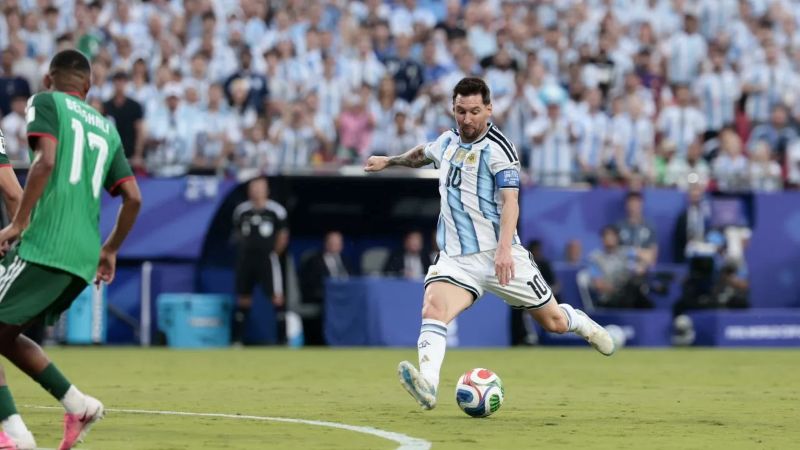 Argentina có thể chơi cả kiểm soát và phản công, xoay quanh Lionel Messi