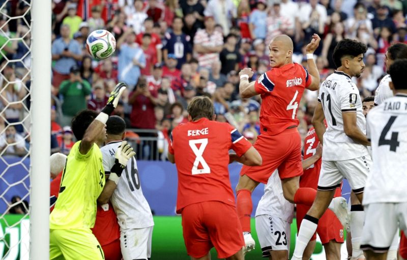 Na Uy từ đội bóng "có cầu thủ hay" thành một tập thể vận hành trơn tru quanh Haaland và Ødegaard